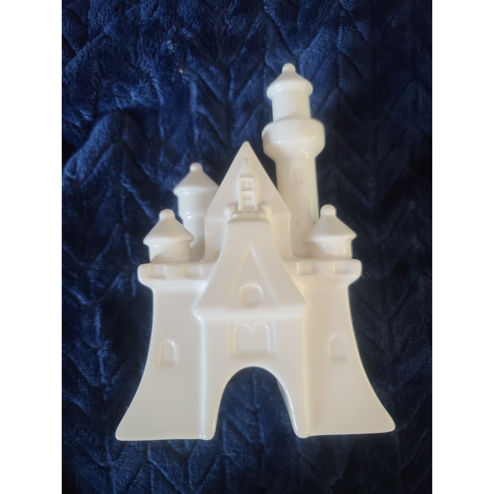 Disney Parks Sleeping Beauty Castle Ceramic Figurine White 2013 6x5 VGC trinket